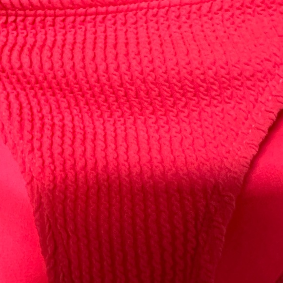 No Boundaries String Bikini bottom with Texture deep coral guc size Medium 7-9 - Picture 5 of 7